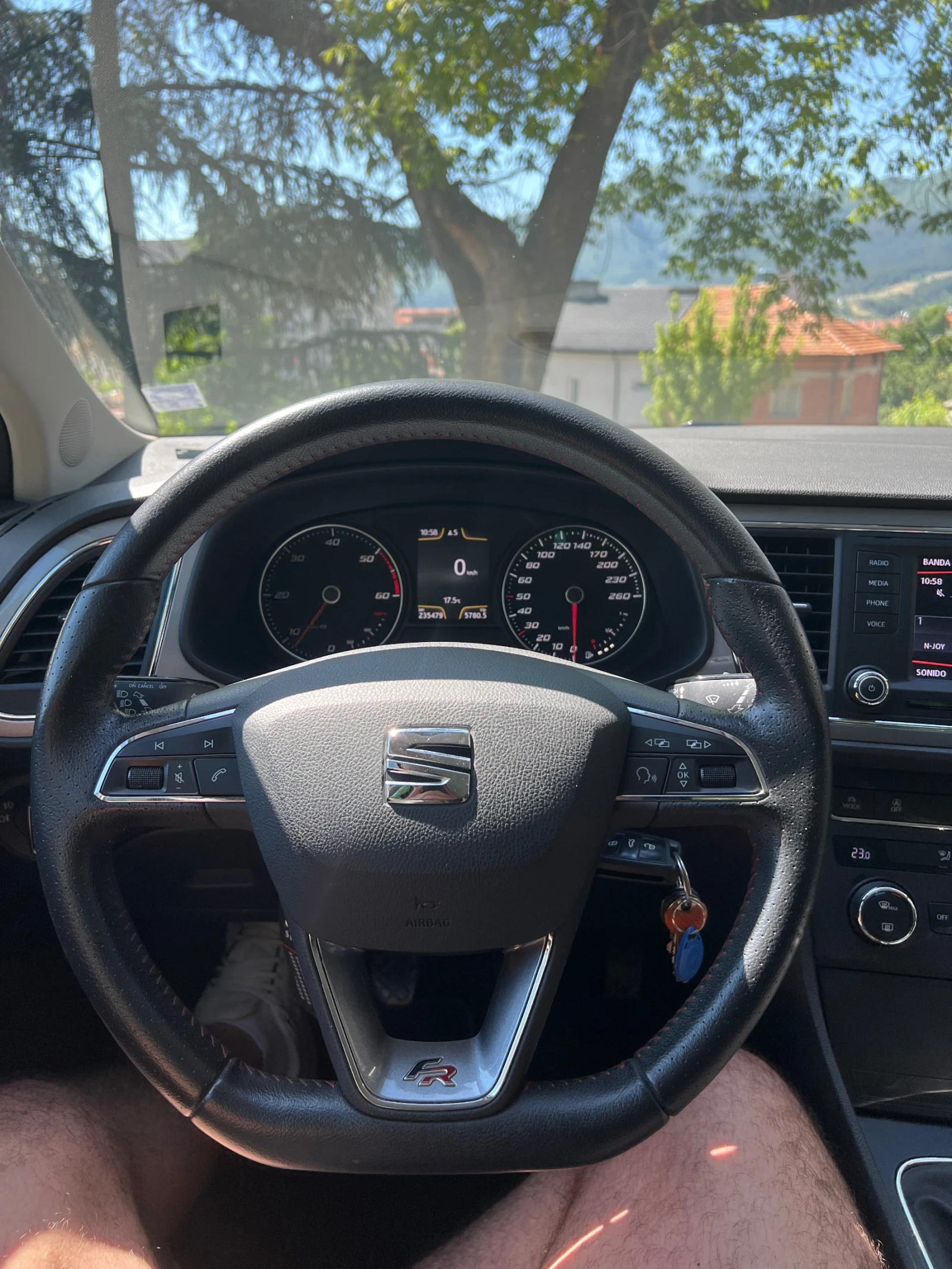 Seat Leon 2.0 TDI LED 150 hp, снимка 14 - Автомобили и джипове - 54987017
