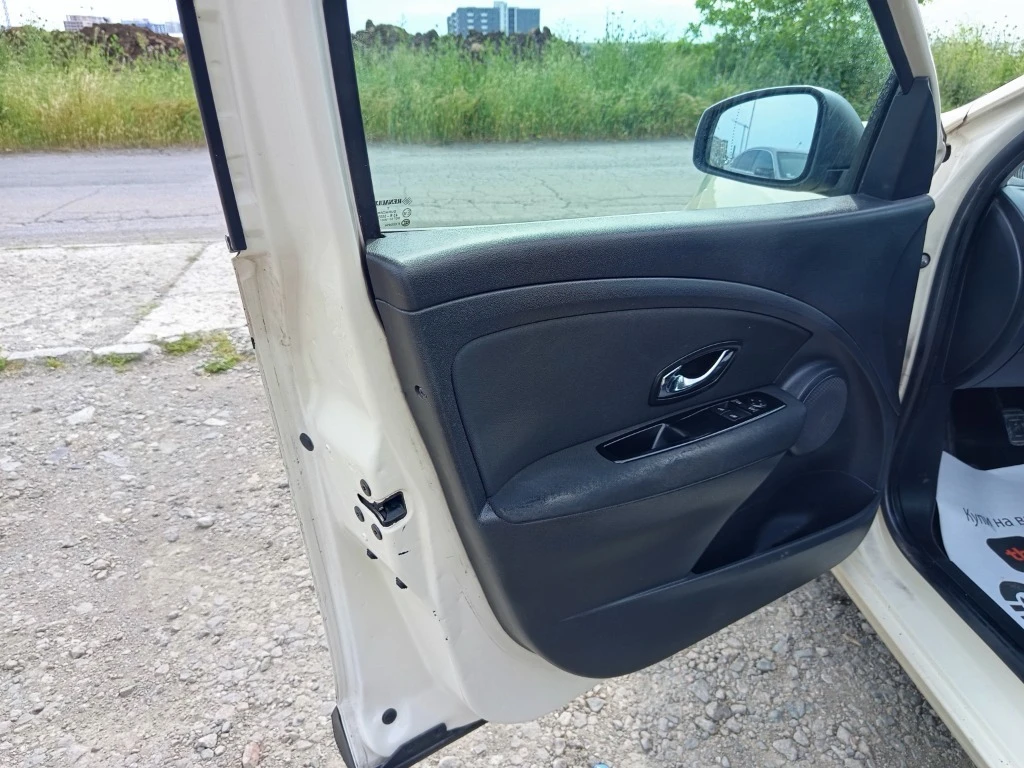 Renault Fluence, снимка 13 - Автомобили и джипове - 55220371