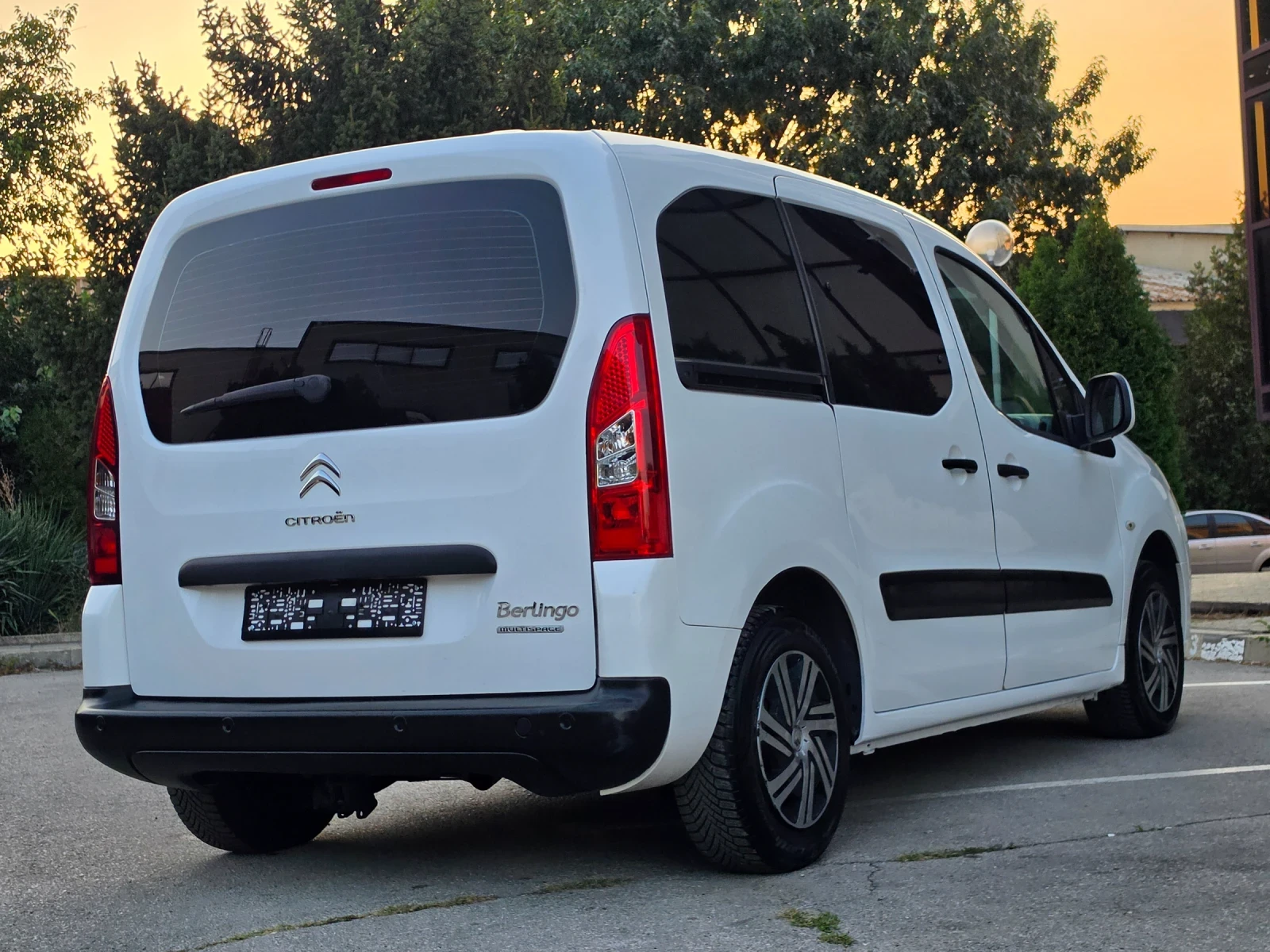 Citroen Berlingo 1.6HDI 92hp * EURO 5 * ПЪТНИЧЕСКИ * КЛИМАТИК * , снимка 7 - Автомобили и джипове - 56019393
