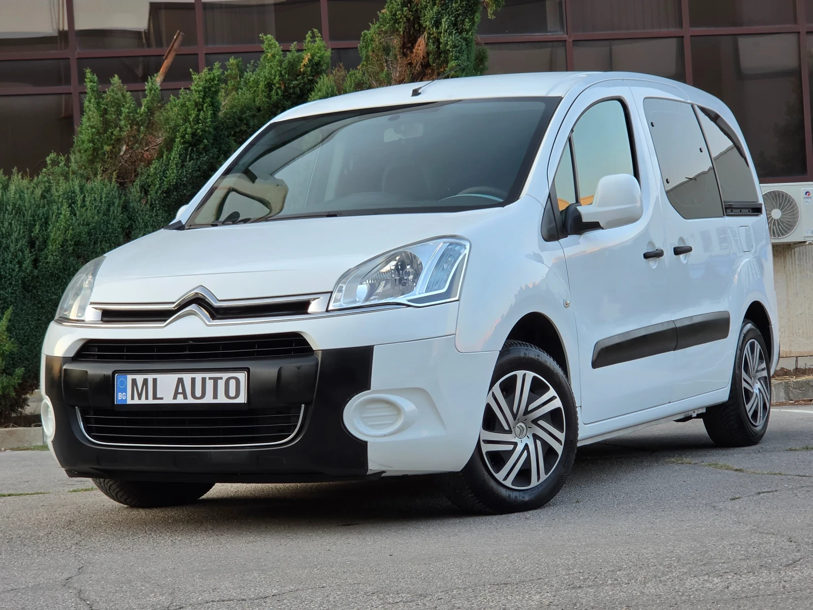 Citroen Berlingo 1.6HDI 92hp * EURO 5 * ПЪТНИЧЕСКИ * КЛИМАТИК * , снимка 9 - Автомобили и джипове - 56019393