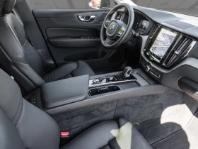 Volvo XC60 T8 AWD = Plus Dark = Гаранция, снимка 13