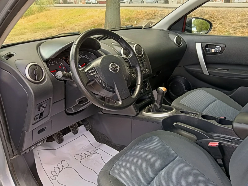 Nissan Qashqai 1.6i, снимка 8 - Автомобили и джипове - 51063943