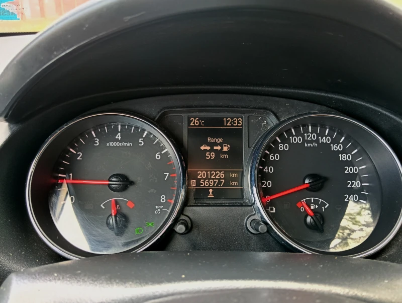 Nissan Qashqai 1.6i, снимка 14 - Автомобили и джипове - 51063943