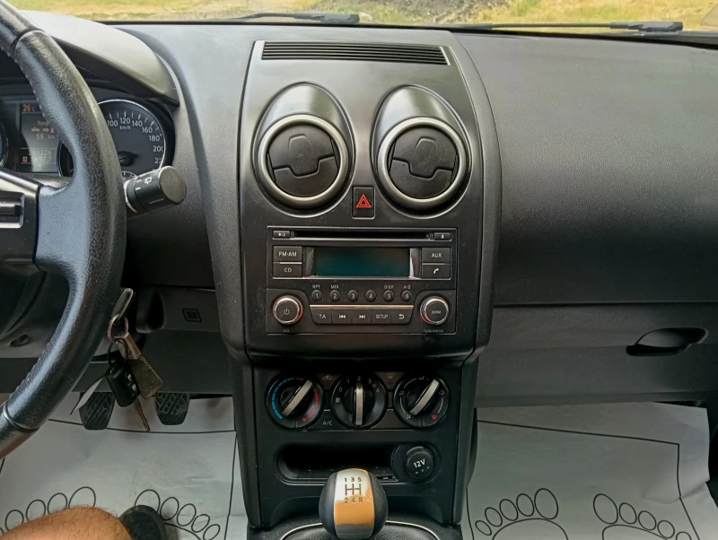 Nissan Qashqai 1.6i, снимка 12 - Автомобили и джипове - 51063943