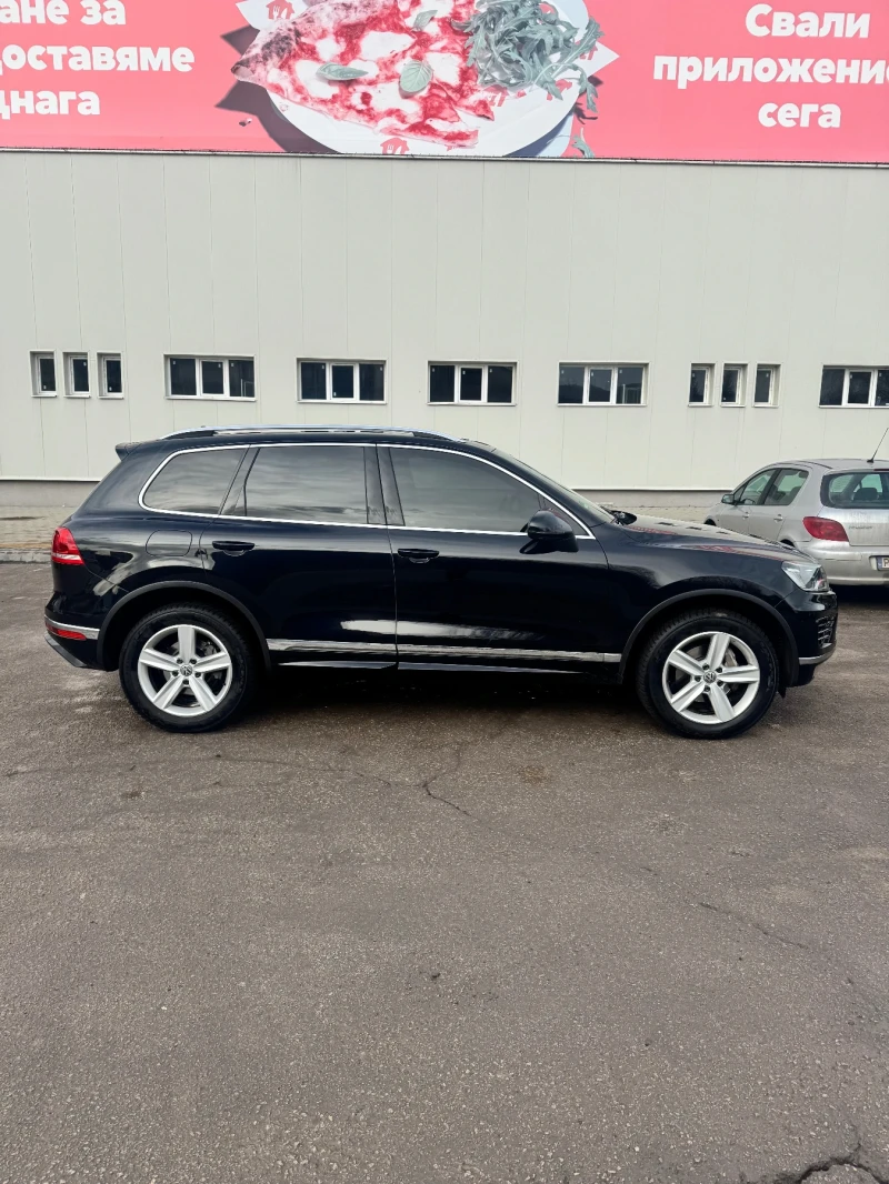 VW Touareg 3.0TDI Rline 4x4 panorama full extra!! КАТО НОВА!, снимка 5 - Автомобили и джипове - 53145921