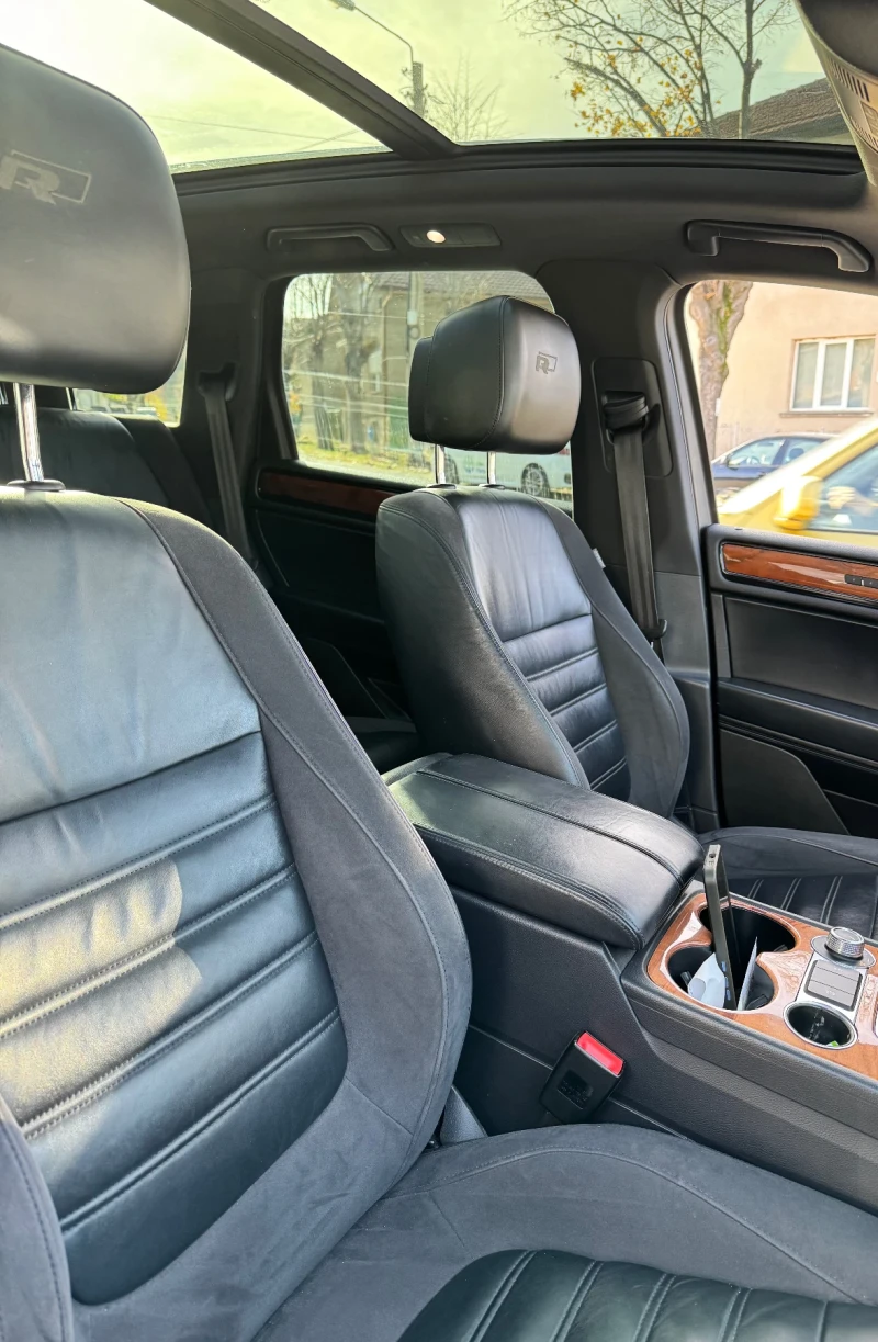 VW Touareg 3.0TDI Rline 4x4 panorama full extra!! КАТО НОВА!, снимка 7 - Автомобили и джипове - 52568970