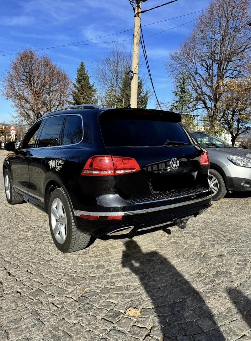 VW Touareg 3.0TDI Rline 4x4 panorama full extra!! КАТО НОВА!, снимка 6 - Автомобили и джипове - 52568970