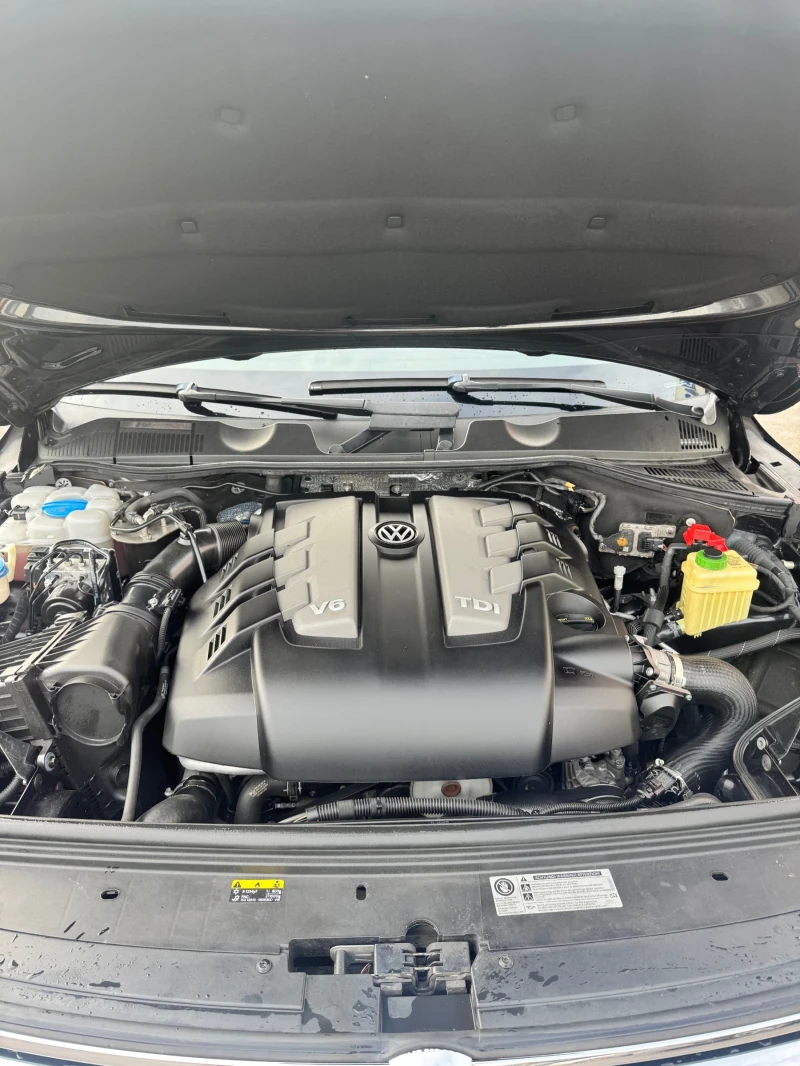 VW Touareg 3.0TDI Rline 4x4 panorama full extra!! КАТО НОВА!, снимка 16 - Автомобили и джипове - 53145921