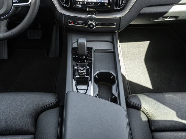Volvo XC60 T8 AWD = Plus Dark = Гаранция, снимка 12 - Автомобили и джипове - 55752701