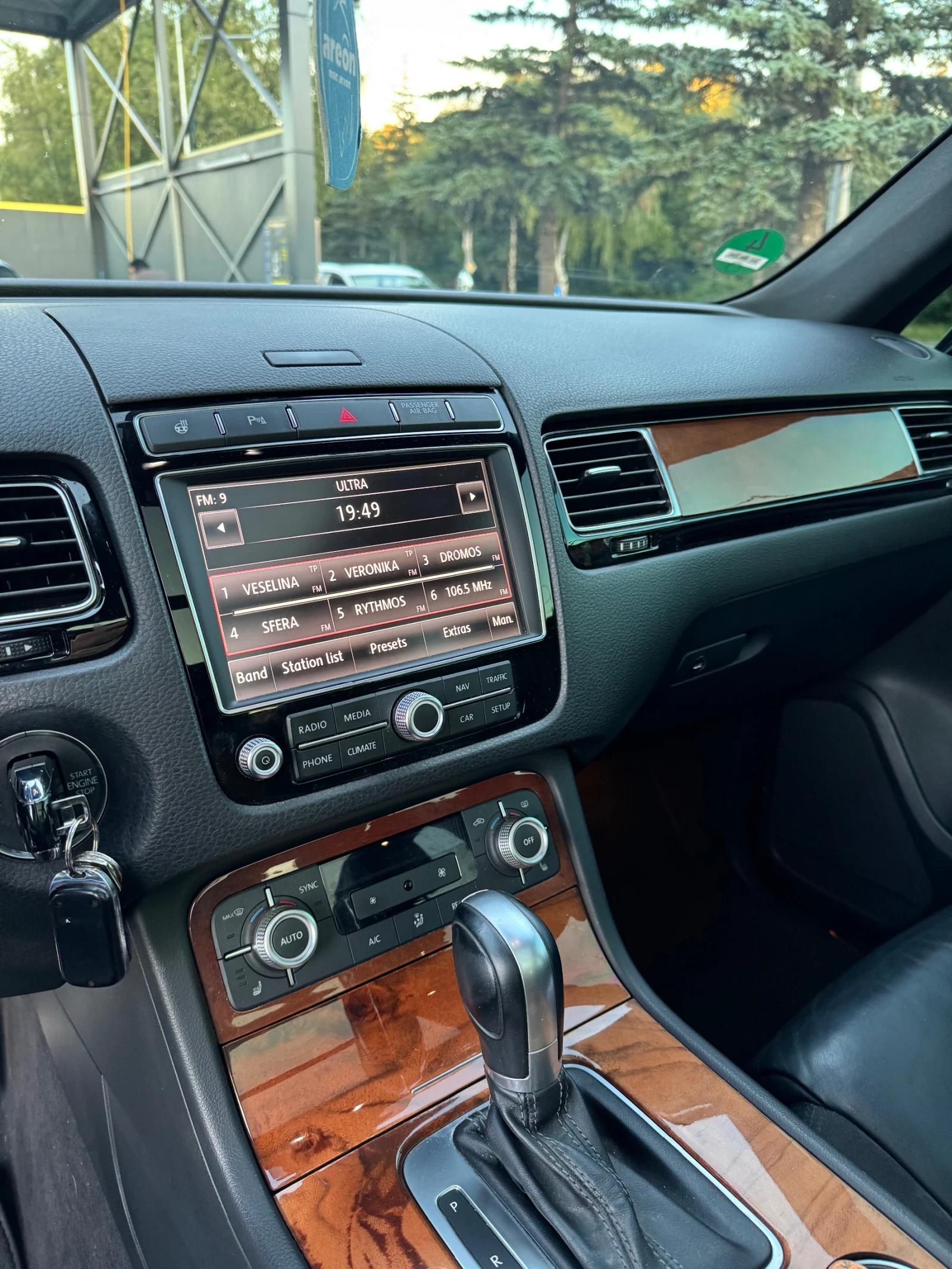 VW Touareg 3.0TDI Rline 4x4 panorama full extra!! като нов!! - изображение 10