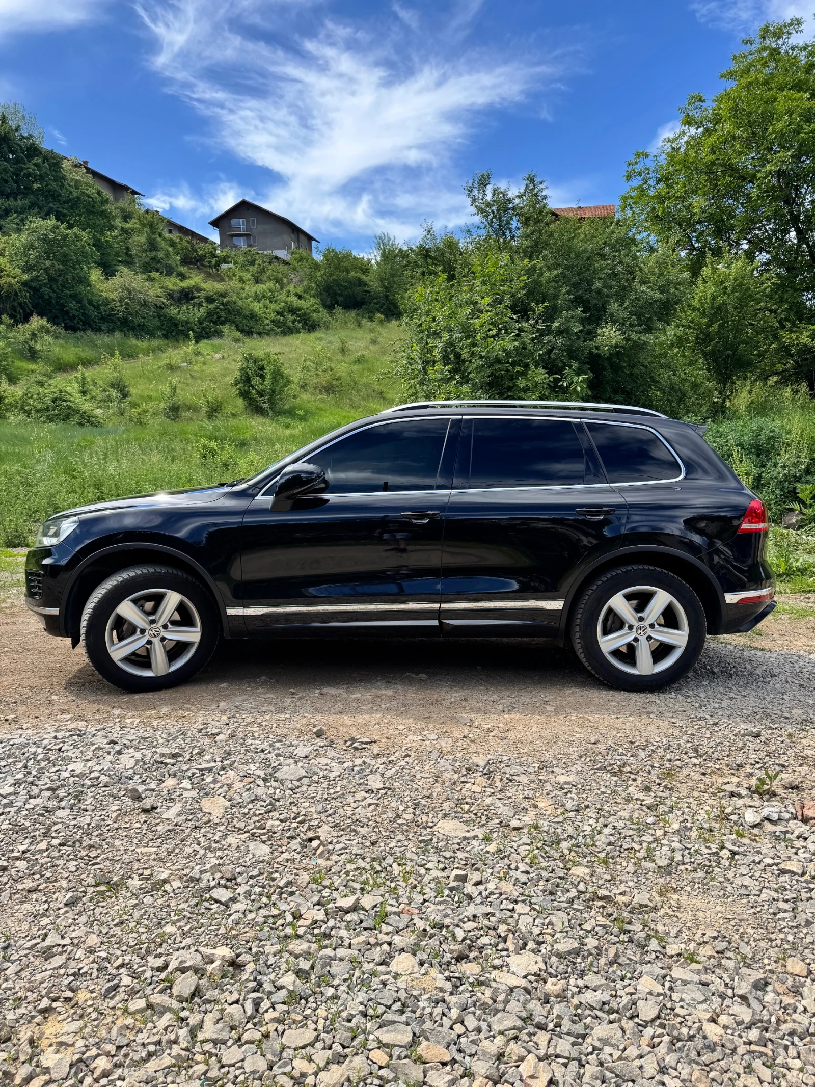 VW Touareg 3.0TDI Rline 4x4 panorama full extra!! КАТО НОВА!, снимка 2 - Автомобили и джипове - 54769566