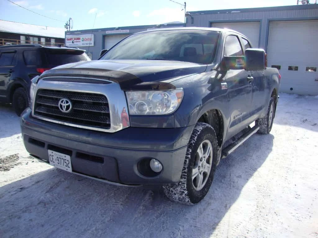 Toyota Tundra * 4WD Double Cab 146" 5.7L SR5 V8 * CARFAX * Ц