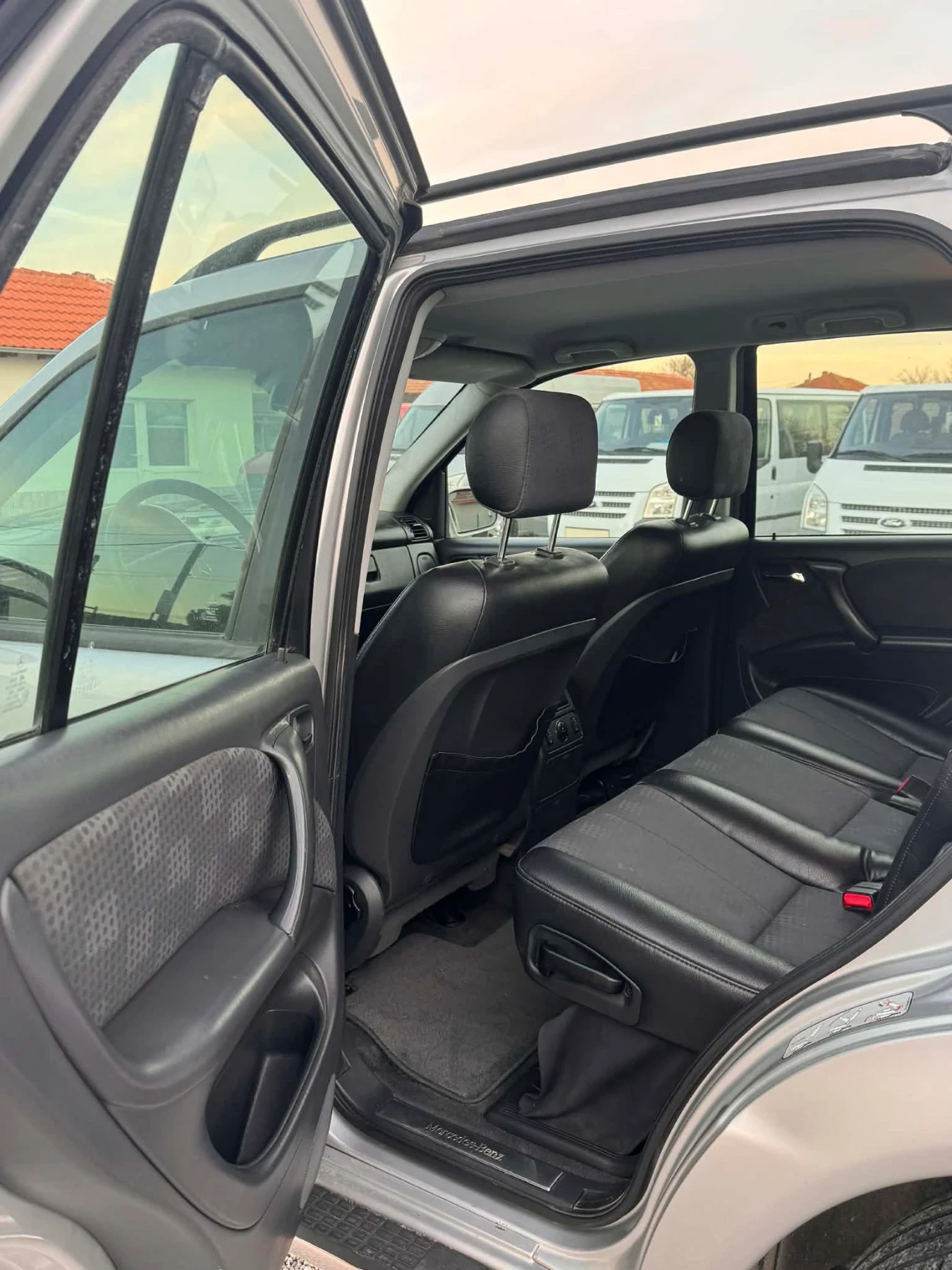 Mercedes-Benz ML 270, снимка 7 - Автомобили и джипове - 54084684