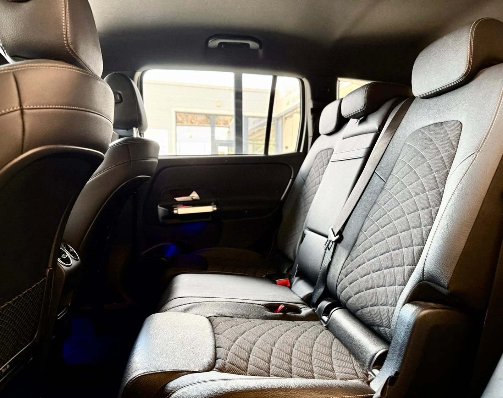 Mercedes-Benz GLB 200 CDI* 360* Лизинг, снимка 8 - Автомобили и джипове - 54150072