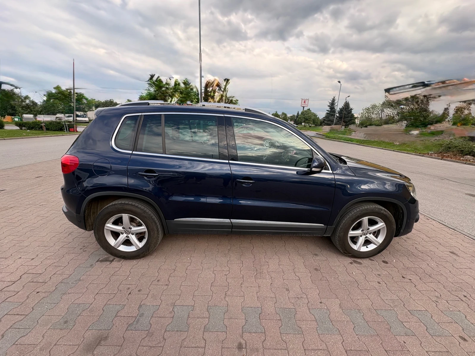 VW Tiguan, снимка 3 - Автомобили и джипове - 54497003
