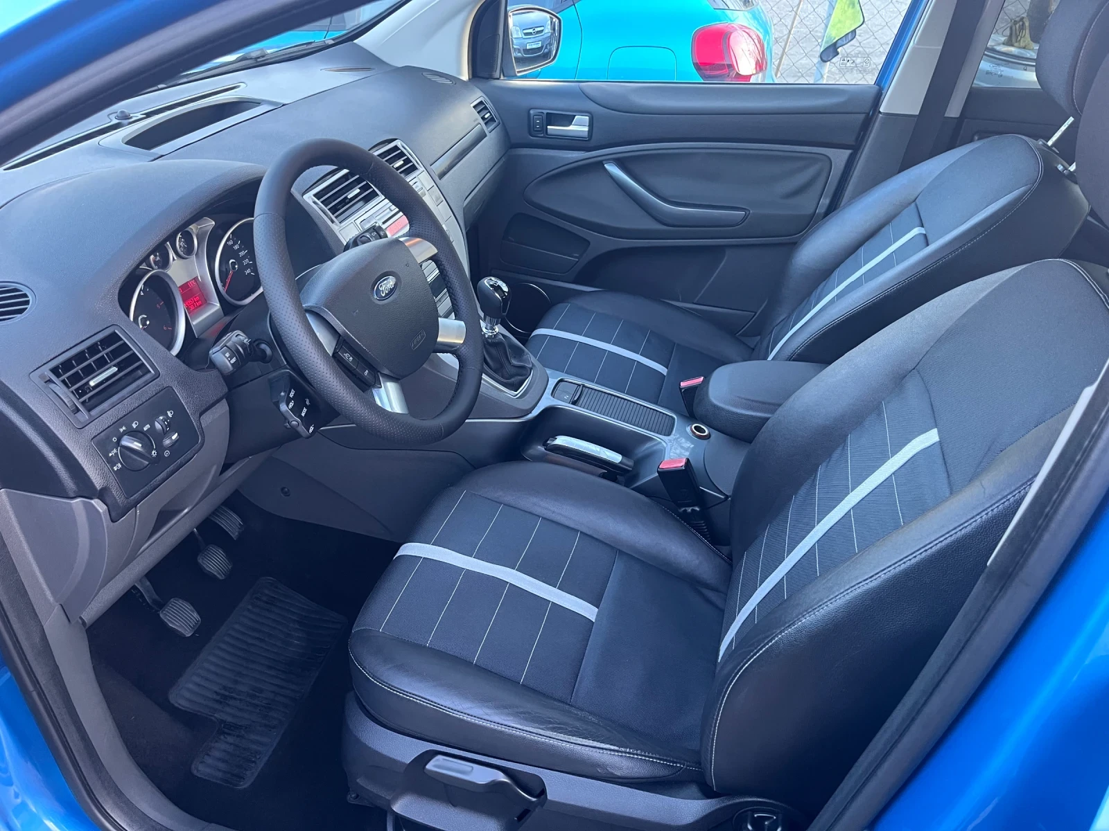Ford Kuga 2.0 TDCi TITANIUM, снимка 11 - Автомобили и джипове - 54509843