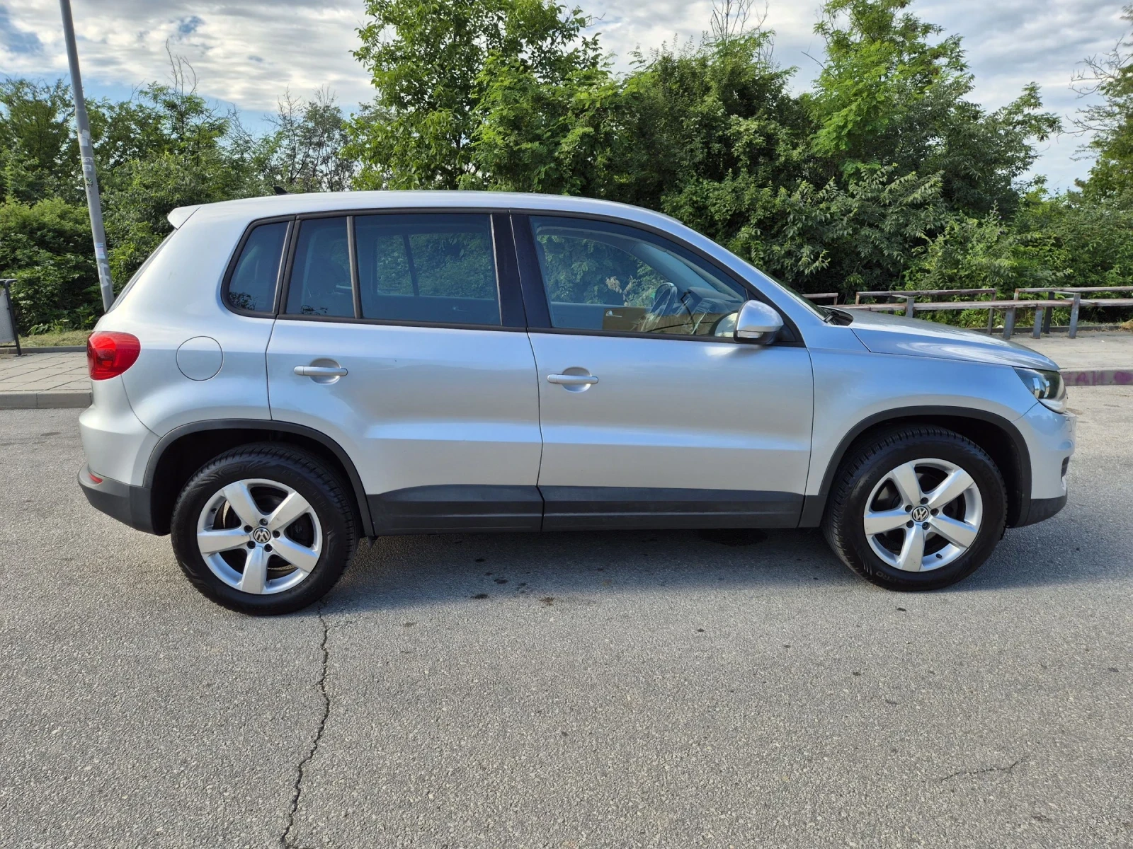 VW Tiguan 2.0TDI FaceLift Navi Кожа Камера Подгрев, снимка 7 - Автомобили и джипове - 54916864