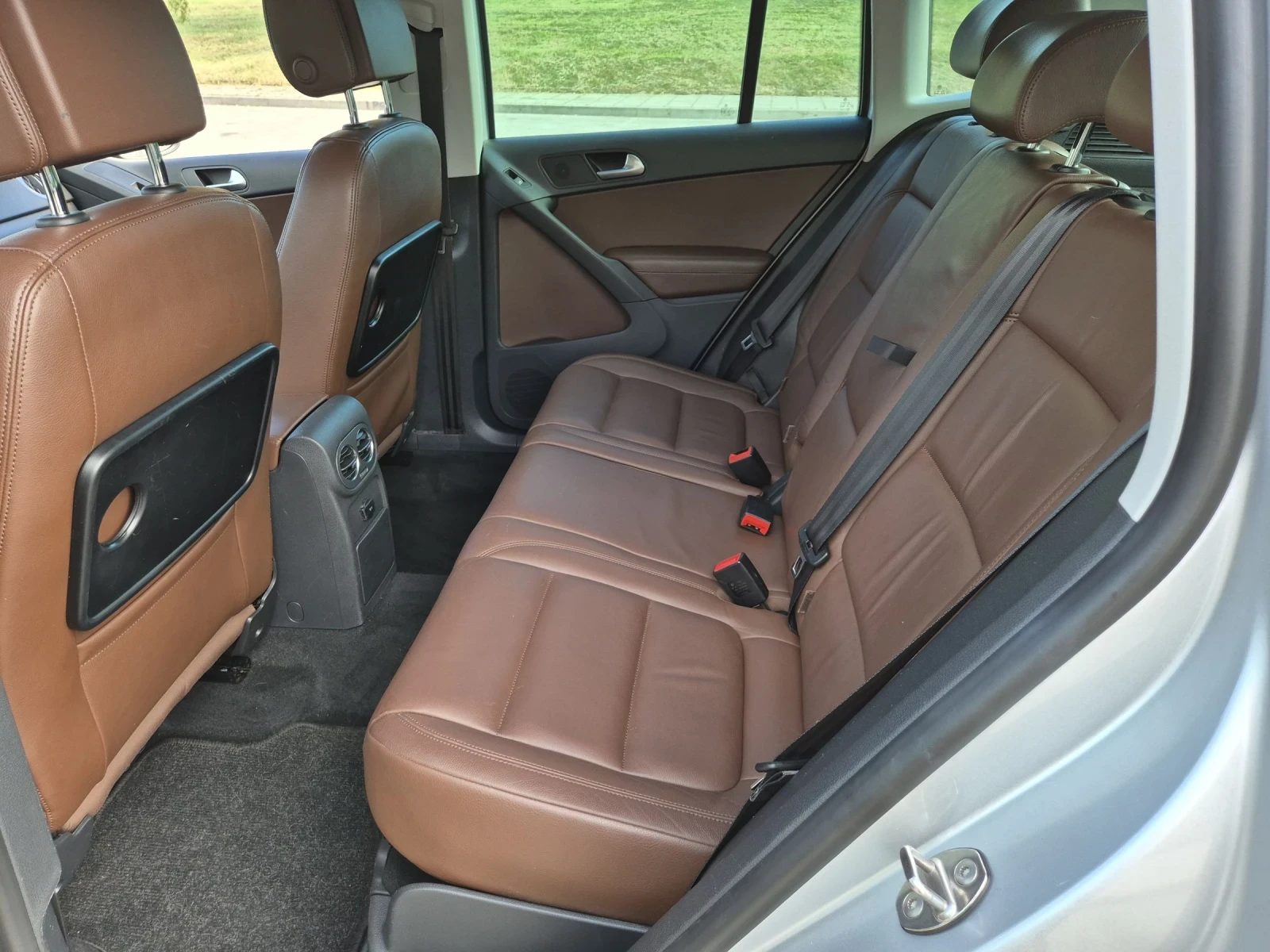 VW Tiguan 2.0TDI FaceLift Navi Кожа Камера Подгрев, снимка 14 - Автомобили и джипове - 54916864