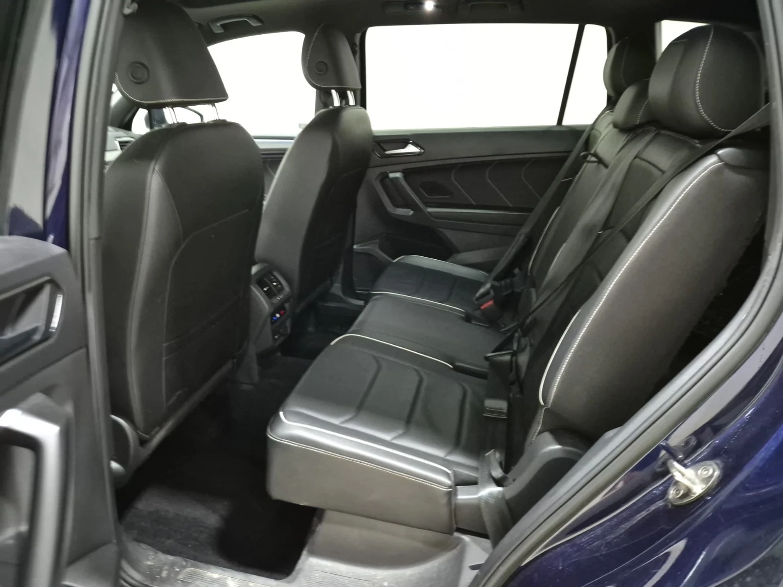 VW Tiguan / HIGHLINE R LINE / 360 / FENDER AUDIO / PANO, снимка 14 - Автомобили и джипове - 56114887
