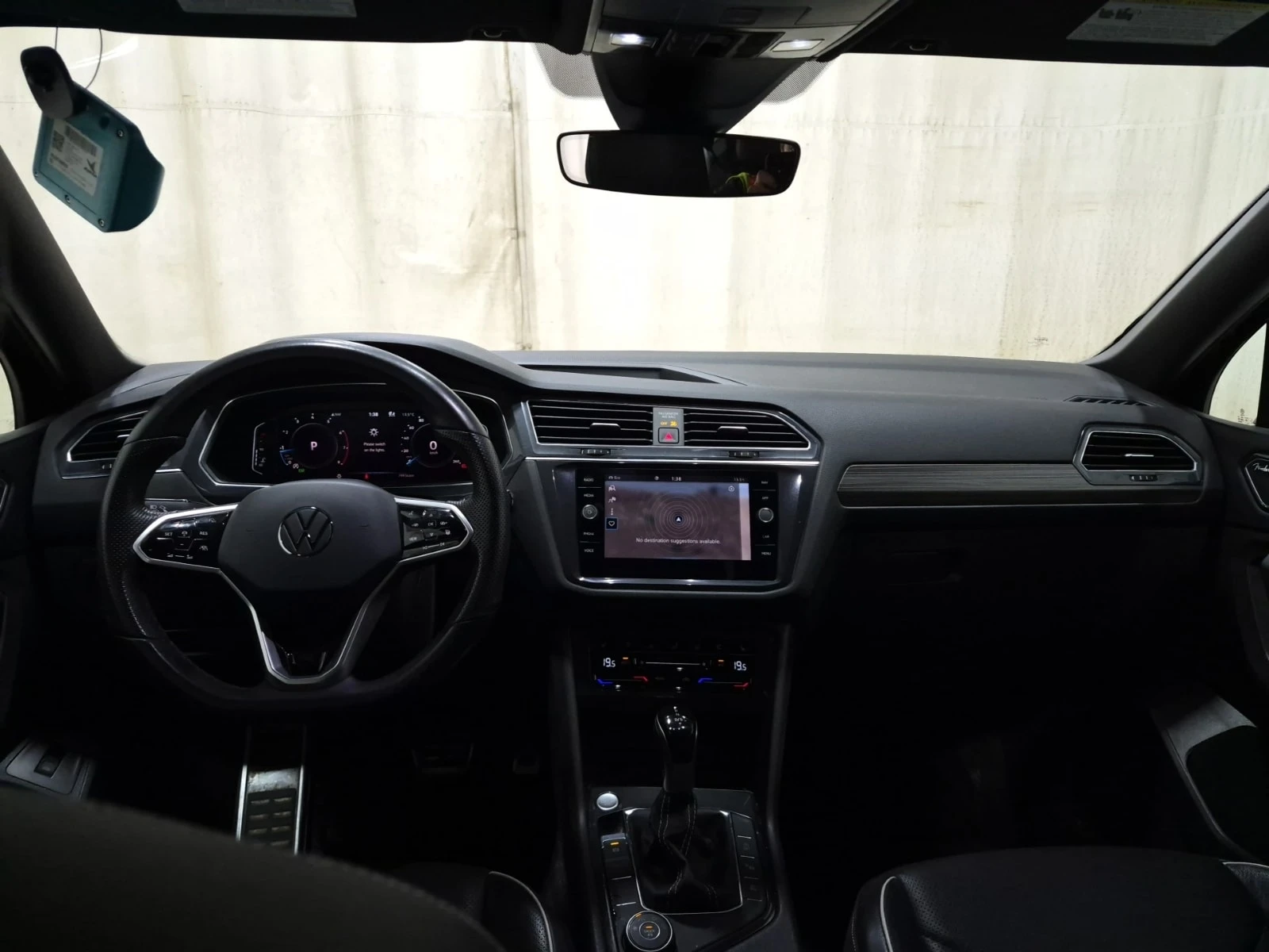 VW Tiguan / HIGHLINE R LINE / 360 / FENDER AUDIO / PANO, снимка 12 - Автомобили и джипове - 56114887