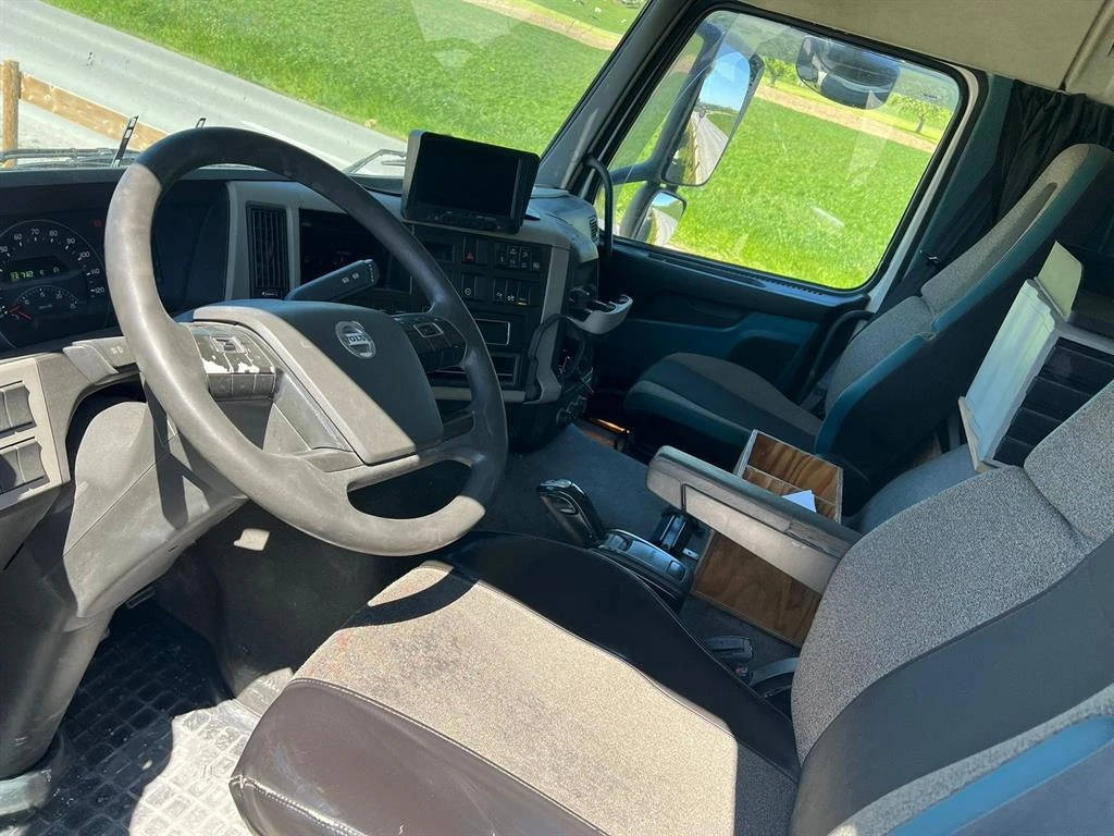 Volvo Fm 460 Кран 26тм дистанц., снимка 12 - Камиони - 54379258