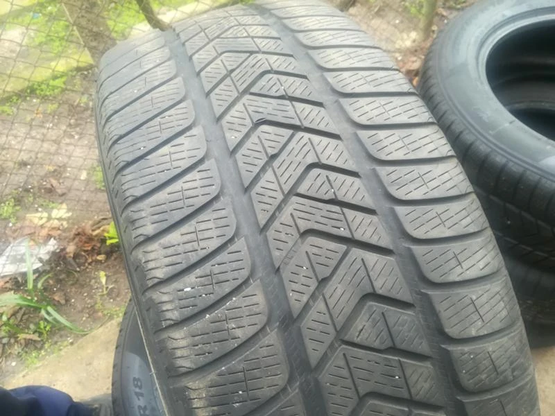 Гуми Зимни 255/55R18, снимка 2 - Гуми и джанти - 20359955