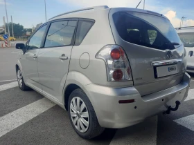 Toyota Corolla verso 2.2 Д4Д, снимка 8