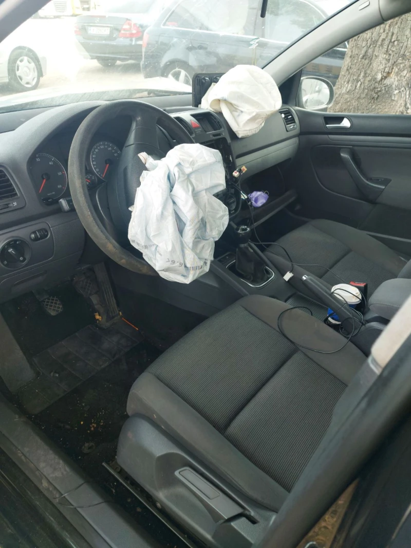 VW Golf, снимка 5 - Автомобили и джипове - 38294217