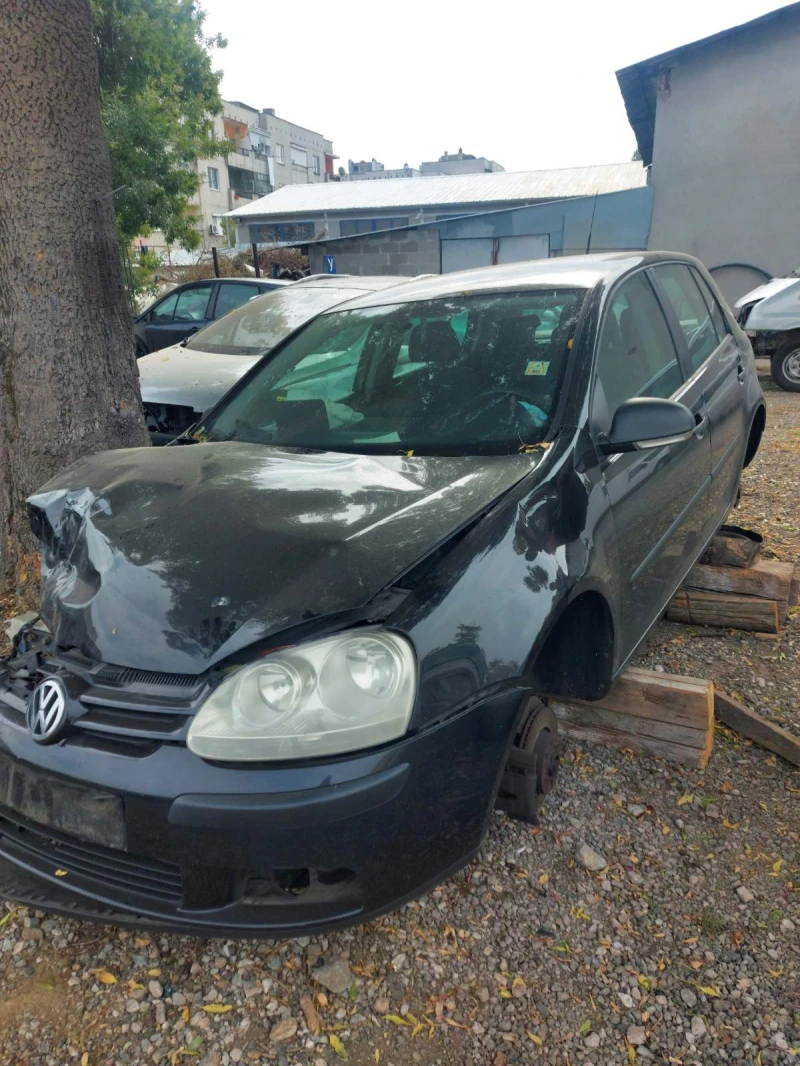 VW Golf, снимка 1 - Автомобили и джипове - 38294217