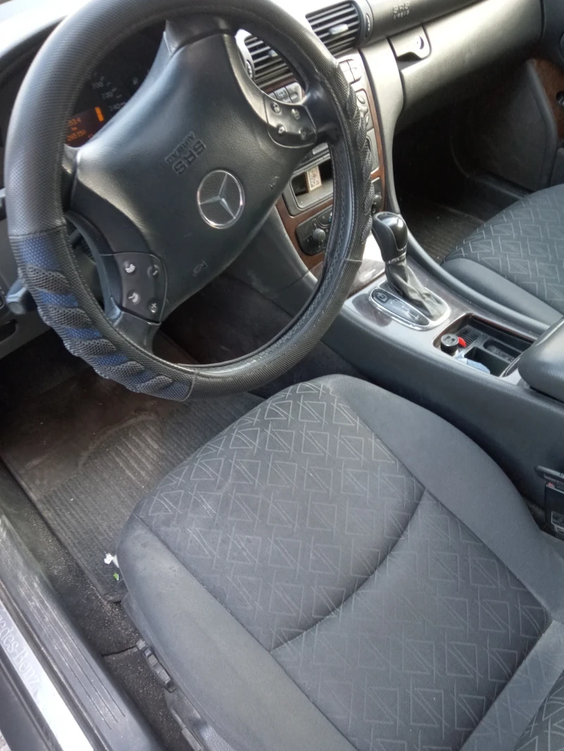 Mercedes-Benz C 220, снимка 3 - Автомобили и джипове - 49522775