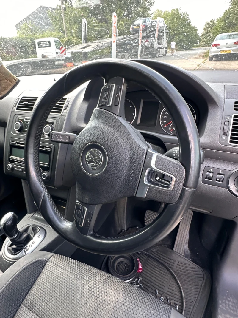 VW Touran 1.6tdi dsg, снимка 11 - Автомобили и джипове - 51899805