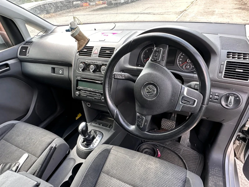 VW Touran 1.6tdi dsg, снимка 9 - Автомобили и джипове - 51899805