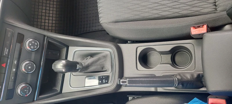 Seat Leon 1.6 TDI DSG 7 ск. 110 к.с., снимка 12 - Автомобили и джипове - 51938075