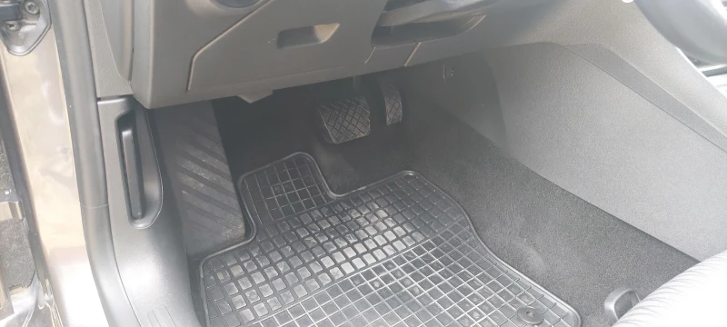 Seat Leon 1.6 TDI DSG 7 ск. 110 к.с., снимка 9 - Автомобили и джипове - 51938075