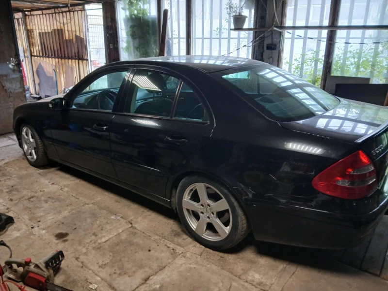 Mercedes-Benz E 220, снимка 2 - Автомобили и джипове - 52729283