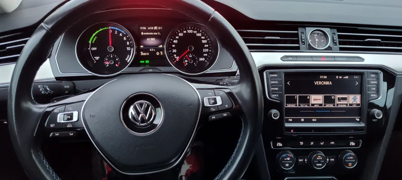 VW Passat Pl-hibrid , снимка 4 - Автомобили и джипове - 52555091