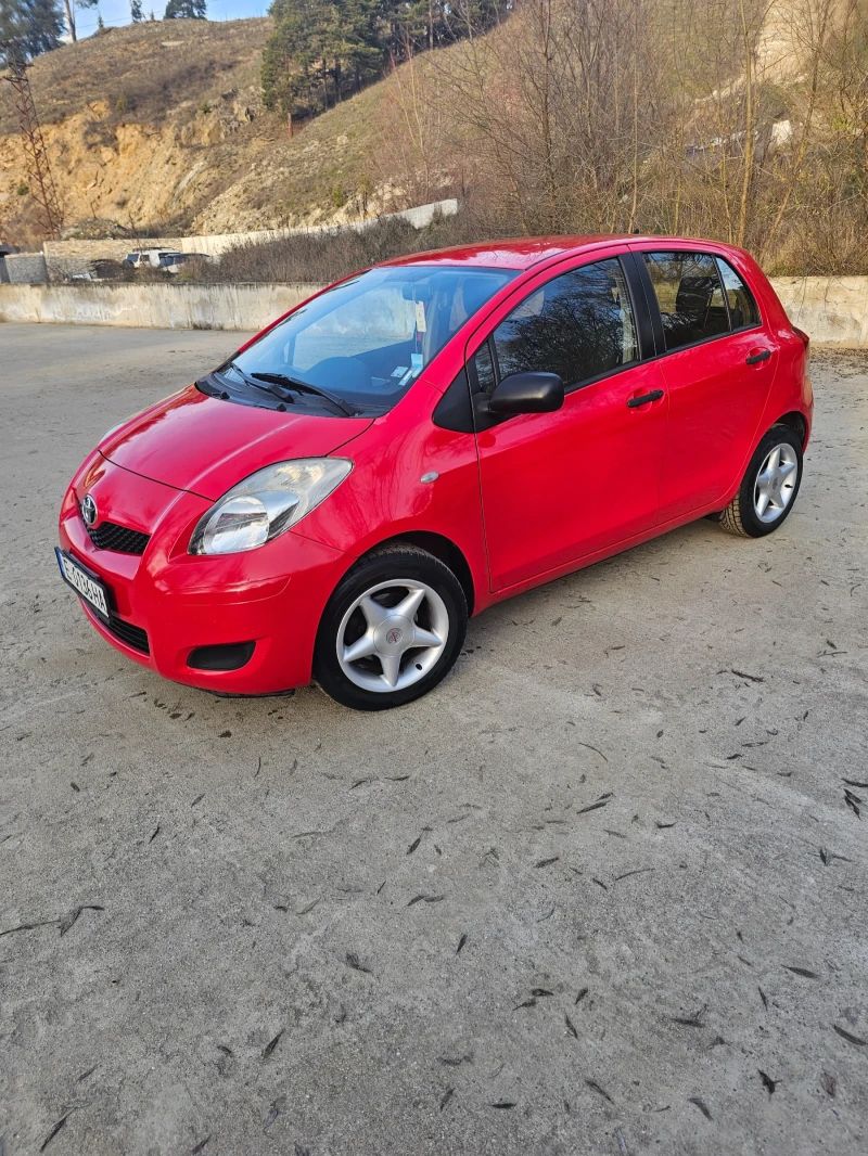 Toyota Yaris 1.0, снимка 2 - Автомобили и джипове - 52839520
