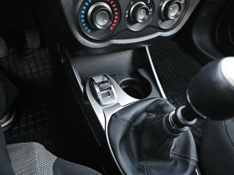 Alfa Romeo MiTo Alfa Romeo MiTo / 1.4 MPI 78 к.с., снимка 10 - Автомобили и джипове - 53130780