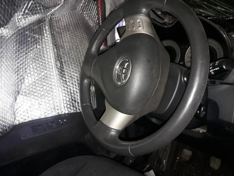 Toyota Auris 1.4 vvti на части, снимка 3 - Автомобили и джипове - 20967722