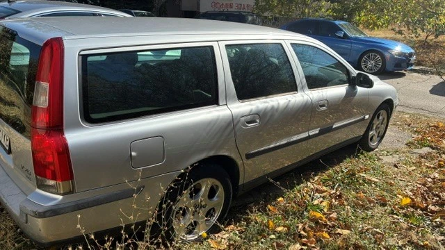 Volvo V70, снимка 4 - Автомобили и джипове - 56565921