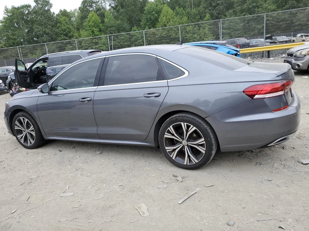 VW Passat SEL FWD - изображение 2