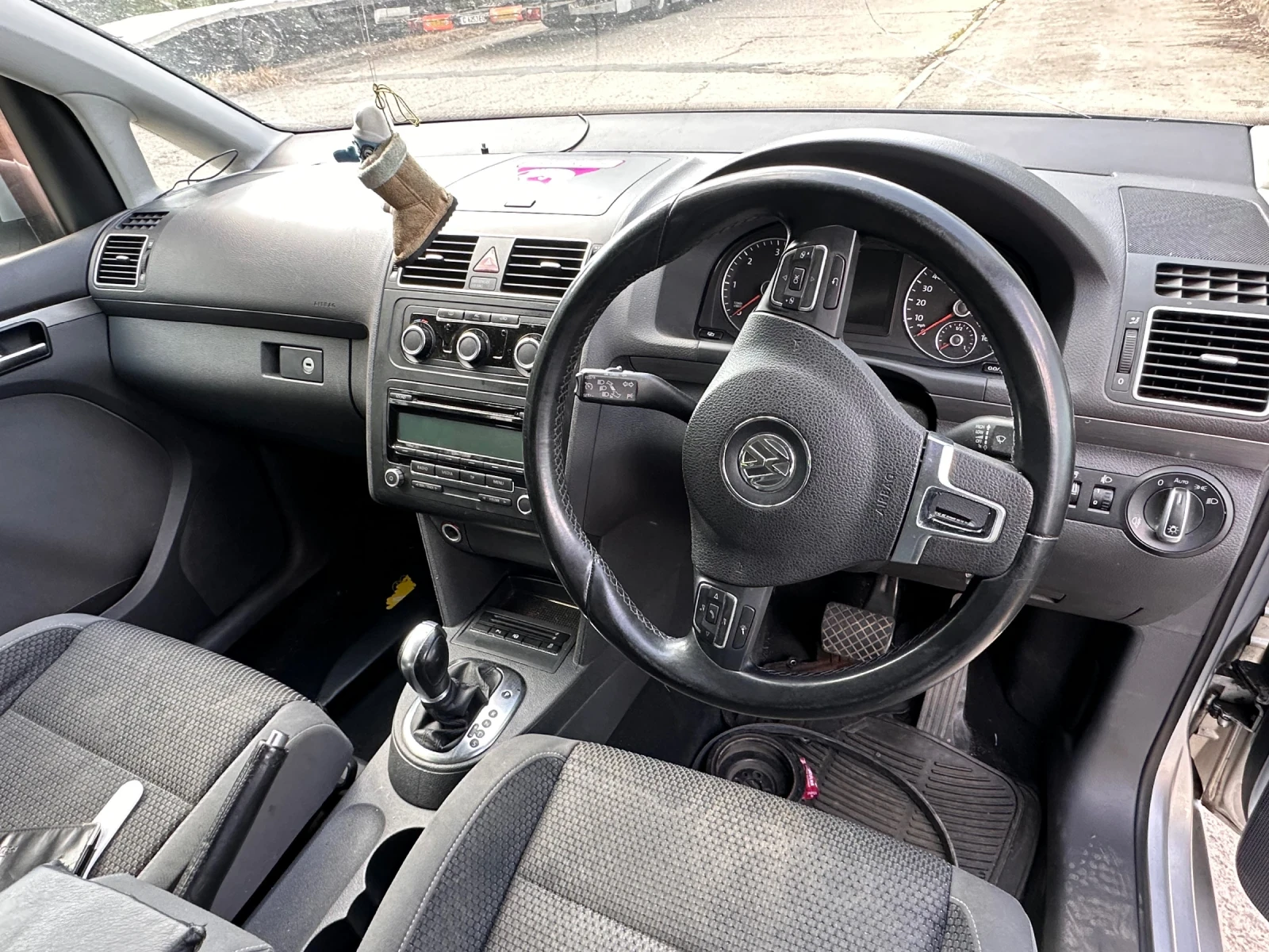 VW Touran 1.6tdi dsg - изображение 9