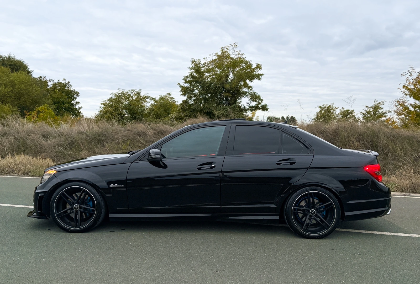 Mercedes-Benz C 320 AMG/NAVI/PANO/MEMORY / Harman - изображение 3