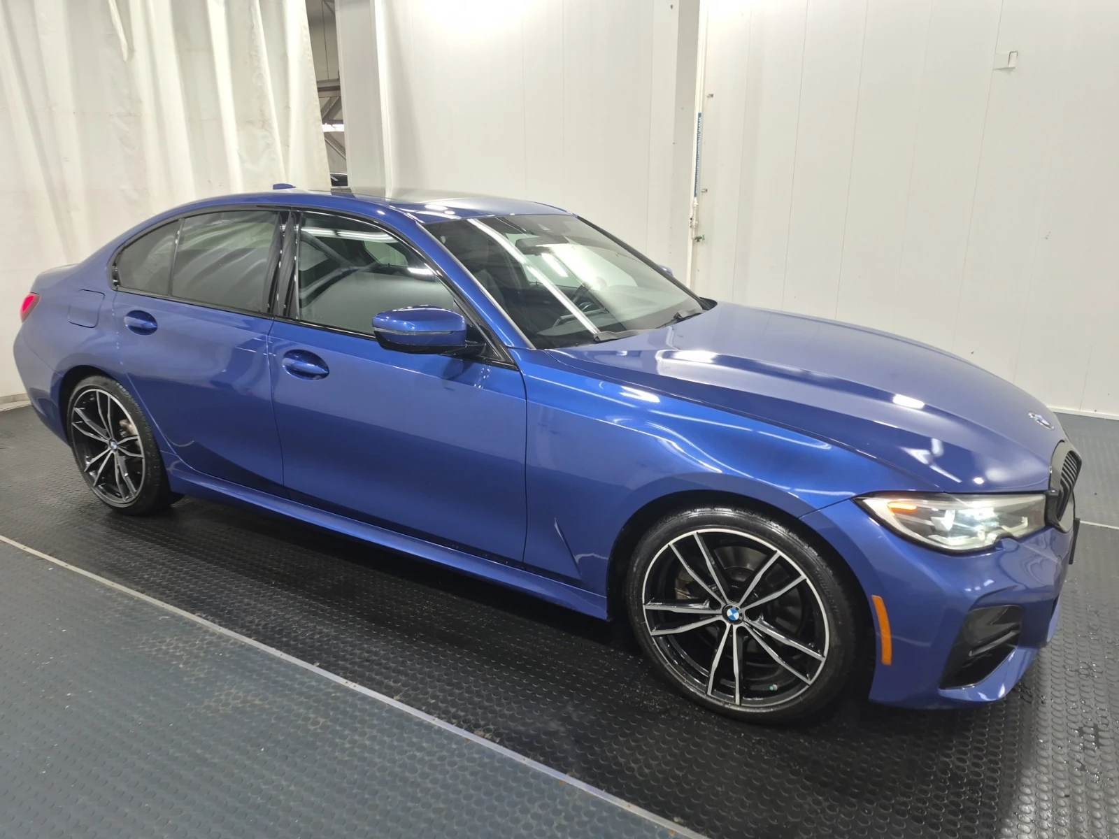 BMW 330 330i xDrive - изображение 2