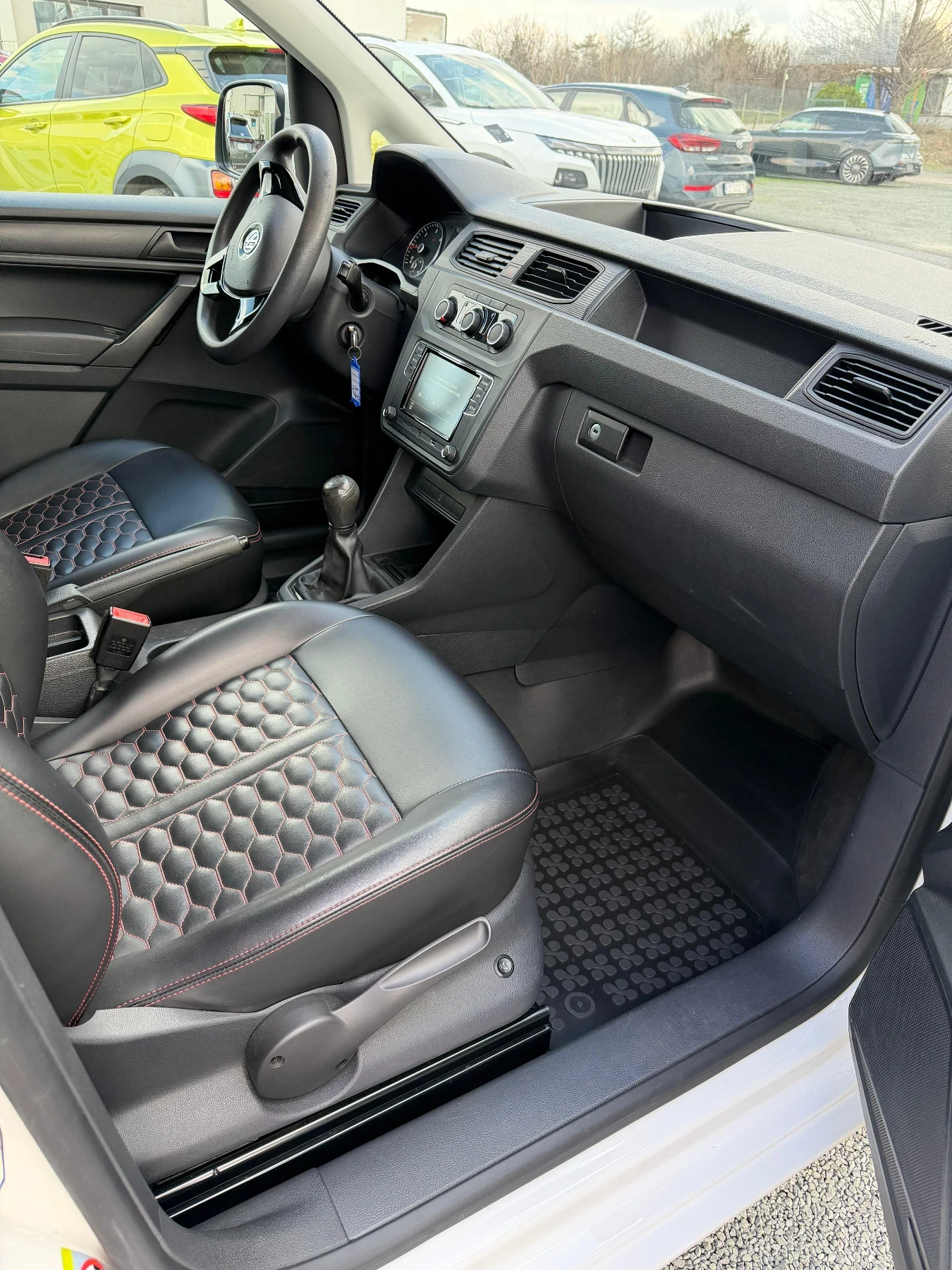 VW Caddy Edition 1, снимка 9 - Автомобили и джипове - 54026885