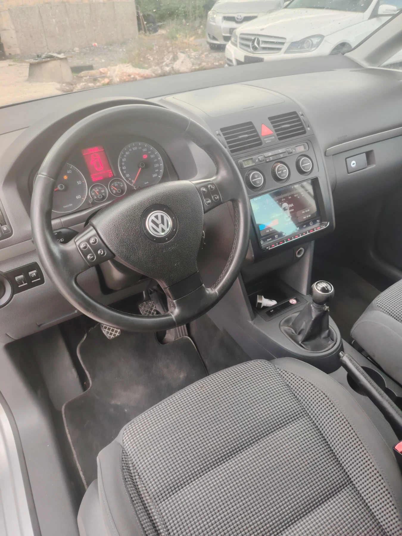 VW Touran, снимка 11 - Автомобили и джипове - 54531051