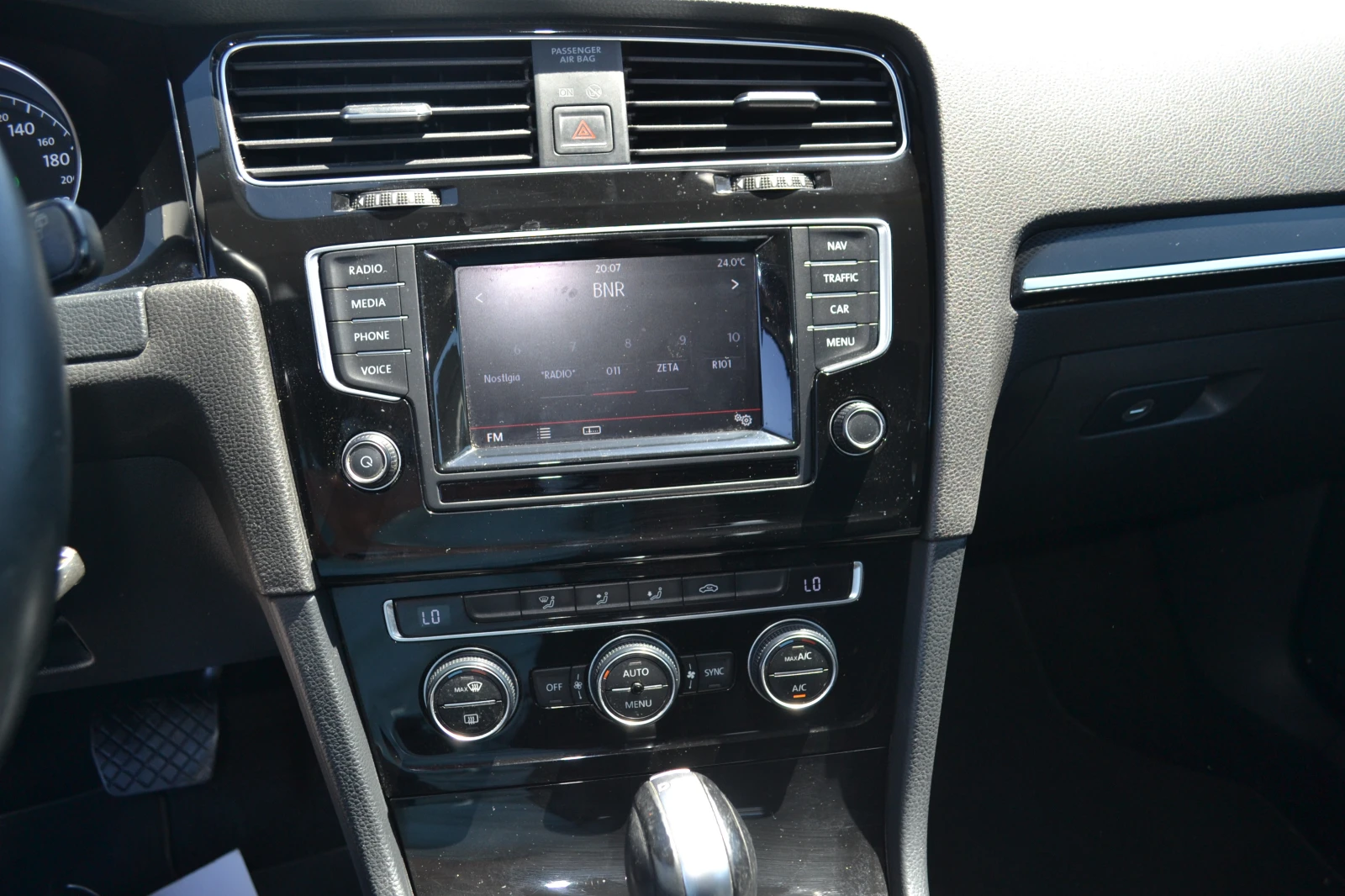 VW Golf 1.6tdi-dsg, снимка 11 - Автомобили и джипове - 54940615