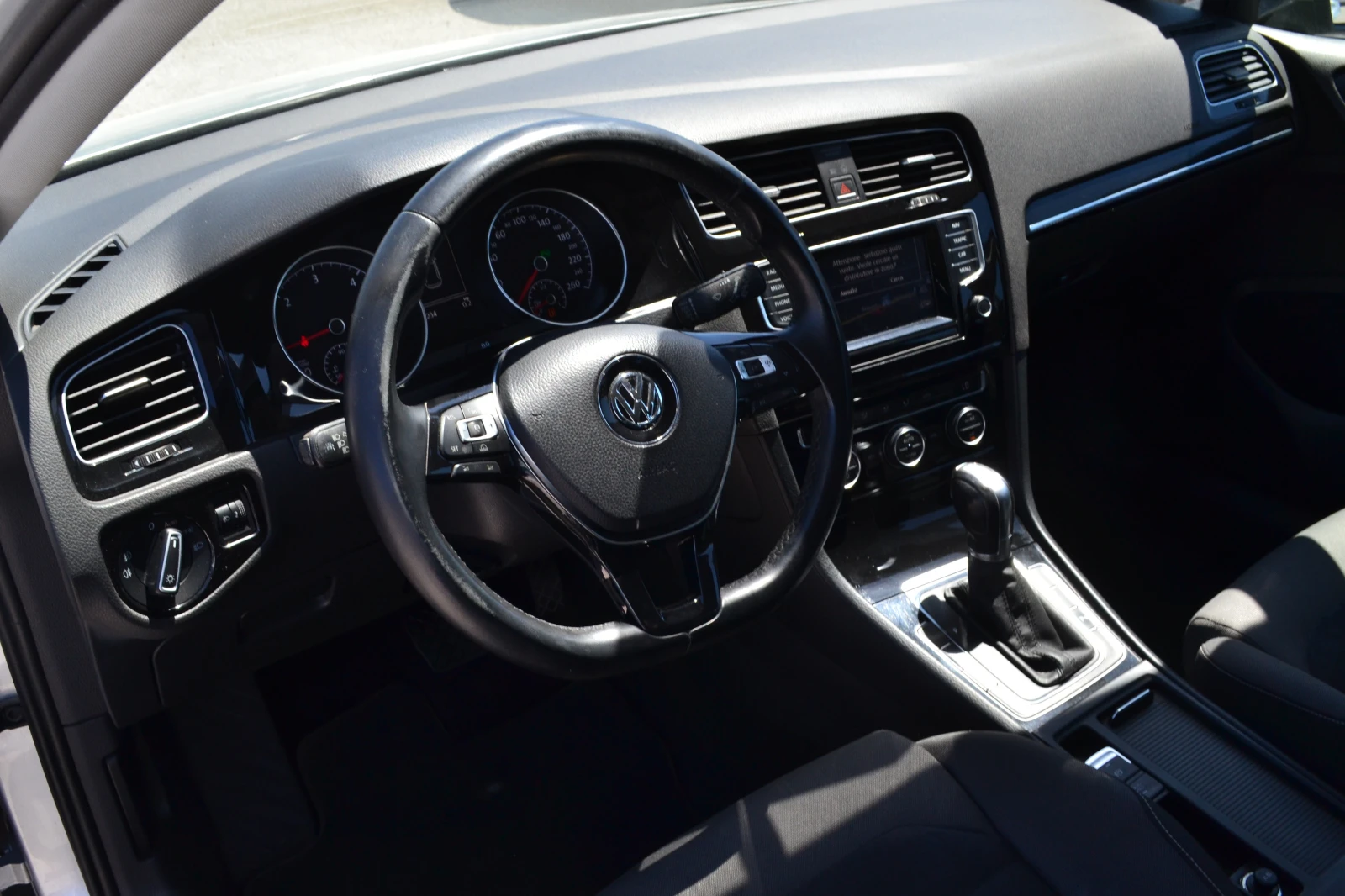 VW Golf 1.6tdi-dsg, снимка 8 - Автомобили и джипове - 54940615
