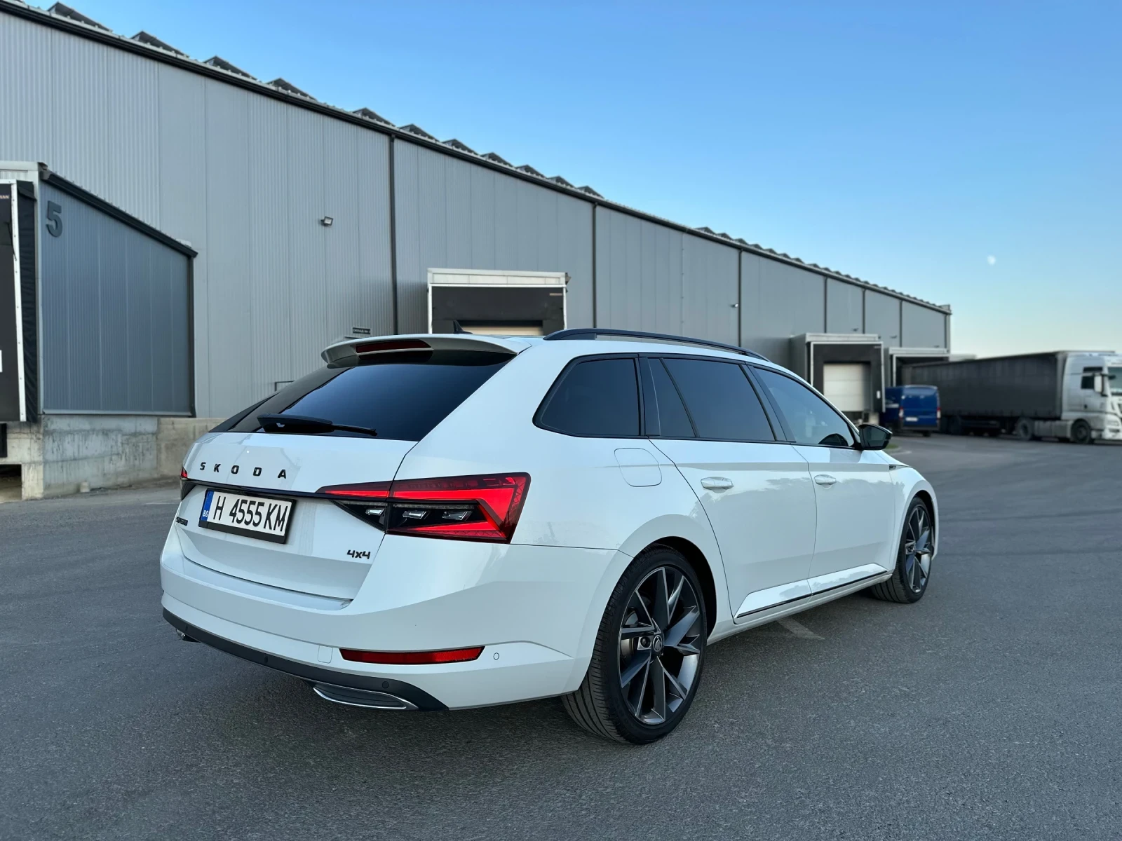 Skoda Superb 2.0TDI DSG 4x4 SPORTLINE УНИКАТ, снимка 4 - Автомобили и джипове - 55257243