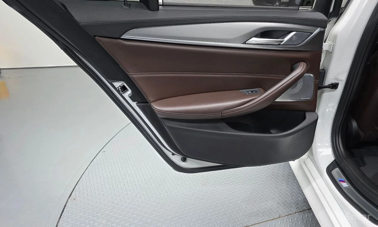 BMW 550 * ФИКСИРАНА ЦЕНА ДО БЪЛГАРИЯ * АВТОКРЕДИТ, снимка 15 - Автомобили и джипове - 55398723